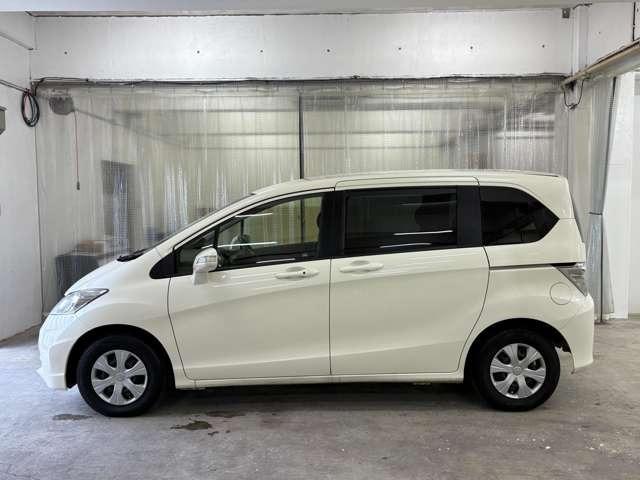 フリード ＧＨ　１年間走行距離無制限保証付き　ナビ　フルセグ　Ｂカメラ　ＥＴＣ　ＨＩＤ　両側（片側のみ電動）スライドドア　スマートキー　３列シート　ウォークスルー　ＤＶＤ　ＣＤ　ミュージックサーバー（8枚目）