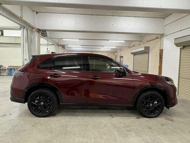 ＺＲ－Ｖ ｅ：ＨＥＶ　Ｚ特別仕様車ブラックスタイル　ナビ　フルセグ　マルチビューカメラ　ＥＴＣ　ＬＥＤ　ＡＷ　スマートキー　電動シート　シートヒーター　本革シート　ミュージックプレイヤー接続可　ディスプレイオーディオ　アルミホイール（7枚目）