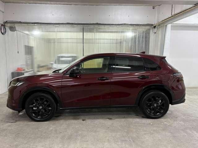 ＺＲ－Ｖ ｅ：ＨＥＶ　Ｚ特別仕様車ブラックスタイル　ナビ　フルセグ　マルチビューカメラ　ＥＴＣ　ＬＥＤ　ＡＷ　スマートキー　電動シート　シートヒーター　本革シート　ミュージックプレイヤー接続可　ディスプレイオーディオ　アルミホイール（8枚目）