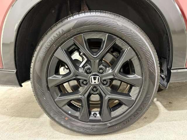 ＺＲ－Ｖ ｅ：ＨＥＶ　Ｚ特別仕様車ブラックスタイル　ナビ　フルセグ　マルチビューカメラ　ＥＴＣ　ＬＥＤ　ＡＷ　スマートキー　電動シート　シートヒーター　本革シート　ミュージックプレイヤー接続可　ディスプレイオーディオ　アルミホイール（11枚目）