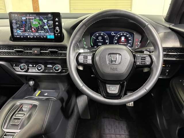 ＺＲ－Ｖ ｅ：ＨＥＶ　Ｚ特別仕様車ブラックスタイル　ナビ　フルセグ　マルチビューカメラ　ＥＴＣ　ＬＥＤ　ＡＷ　スマートキー　電動シート　シートヒーター　本革シート　ミュージックプレイヤー接続可　ディスプレイオーディオ　アルミホイール（12枚目）