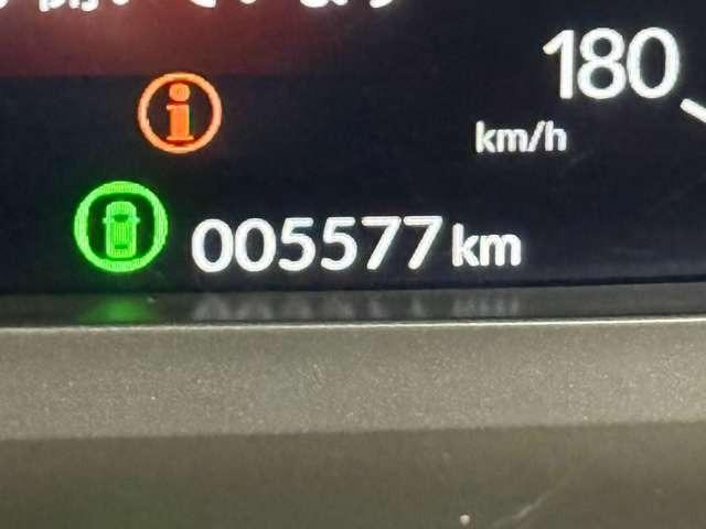 ＺＲ－Ｖ ｅ：ＨＥＶ　Ｚ特別仕様車ブラックスタイル　ナビ　フルセグ　マルチビューカメラ　ＥＴＣ　ＬＥＤ　ＡＷ　スマートキー　電動シート　シートヒーター　本革シート　ミュージックプレイヤー接続可　ディスプレイオーディオ　アルミホイール（14枚目）