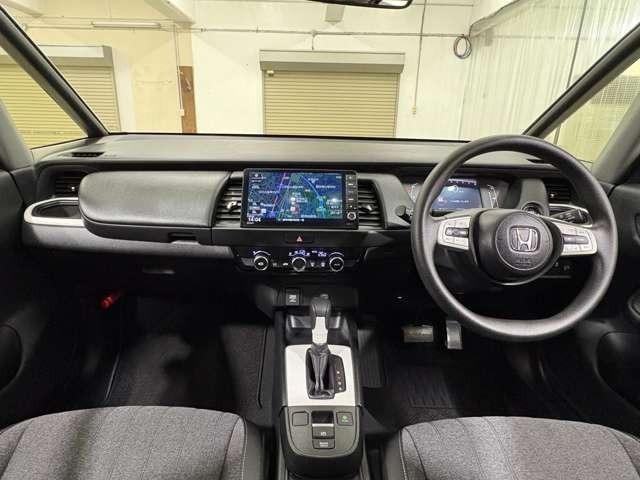 フィット ホーム　ナビ　フルセグ　Ｂカメラ　ＥＴＣ　ＬＥＤ　スマートキー　ＤＶＤ　ＣＤ　ミュージックサーバー　ミュージックプレイヤー接続可　オートマチックハイビーム（3枚目）