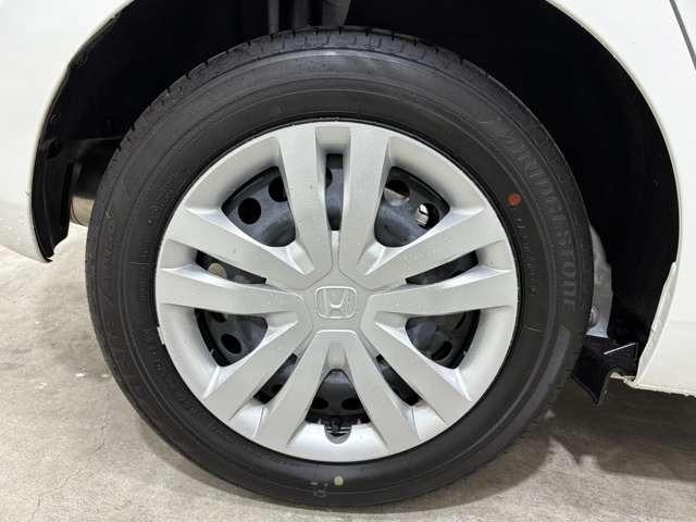 フィット ホーム　ナビ　フルセグ　Ｂカメラ　ＥＴＣ　ＬＥＤ　スマートキー　ＤＶＤ　ＣＤ　ミュージックサーバー　ミュージックプレイヤー接続可　オートマチックハイビーム（11枚目）