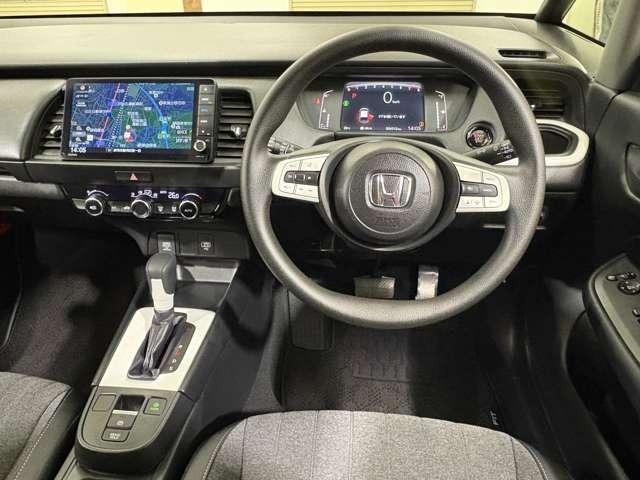 フィット ホーム　ナビ　フルセグ　Ｂカメラ　ＥＴＣ　ＬＥＤ　スマートキー　ＤＶＤ　ＣＤ　ミュージックサーバー　ミュージックプレイヤー接続可　オートマチックハイビーム（12枚目）