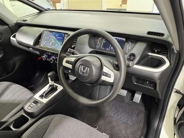 フィット ホーム　ナビ　フルセグ　Ｂカメラ　ＥＴＣ　ＬＥＤ　スマートキー　ＤＶＤ　ＣＤ　ミュージックサーバー　ミュージックプレイヤー接続可　オートマチックハイビーム（13枚目）