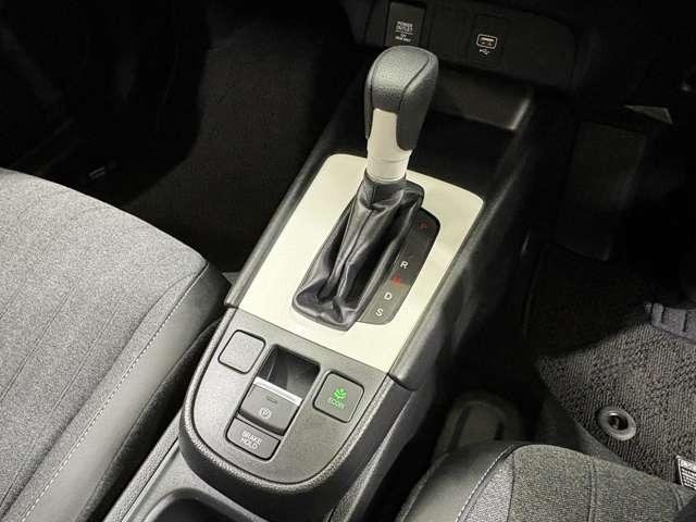 フィット ホーム　ナビ　フルセグ　Ｂカメラ　ＥＴＣ　ＬＥＤ　スマートキー　ＤＶＤ　ＣＤ　ミュージックサーバー　ミュージックプレイヤー接続可　オートマチックハイビーム（19枚目）