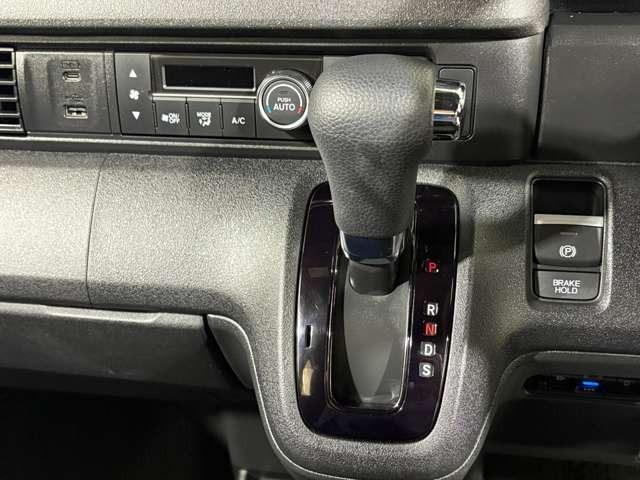 Ｎ－ＢＯＸカスタム 　ナビ　フルセグ　Ｂカメラ　ＥＴＣ　ＬＥＤ　ＡＷ　両側電動スライドドア　フルフラットシート　シートヒーター　ベンチシート　ＤＶＤ　ＣＤ（19枚目）