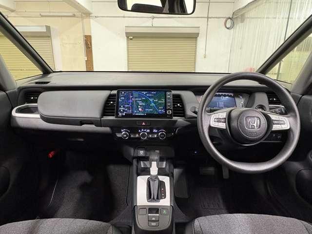 フィット ホーム　ナビ　フルセグ　Ｂカメラ　ＥＴＣ　ＬＥＤ　ミュージックプレイヤー接続可　スマートキー　衝突被害軽減ブレーキ　横滑り防止装置　盗難防止装置（3枚目）