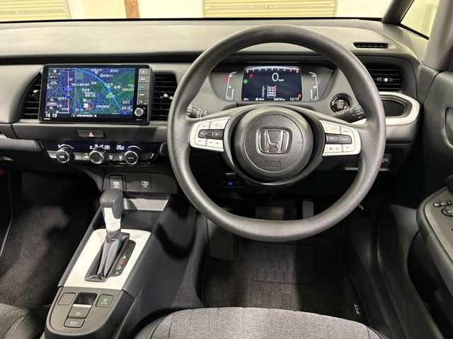 フィット ホーム　ナビ　フルセグ　Ｂカメラ　ＥＴＣ　ＬＥＤ　ミュージックプレイヤー接続可　スマートキー　衝突被害軽減ブレーキ　横滑り防止装置　盗難防止装置（12枚目）