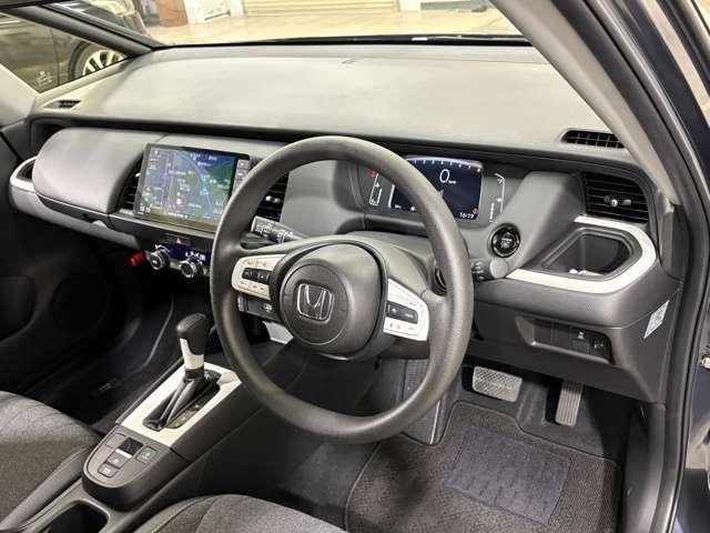 フィット ホーム　ナビ　フルセグ　Ｂカメラ　ＥＴＣ　ＬＥＤ　ミュージックプレイヤー接続可　スマートキー　衝突被害軽減ブレーキ　横滑り防止装置　盗難防止装置（13枚目）