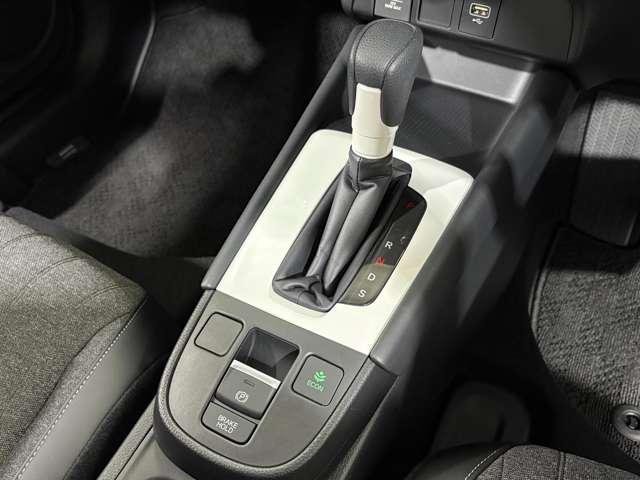 フィット ホーム　ナビ　フルセグ　Ｂカメラ　ＥＴＣ　ＬＥＤ　ミュージックプレイヤー接続可　スマートキー　衝突被害軽減ブレーキ　横滑り防止装置　盗難防止装置（19枚目）