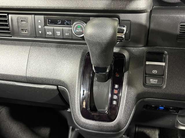 N-BOXカスタム ターボコーディネートスタイル モノトーン ナビ フルセグ Bカメラ ETC LED AW 両側(電動)スライドドア スマートキー ベンチシート シートヒーター フルフラットシート 過給器設定モデル DVD CD ドライブレコーダー(19枚目)