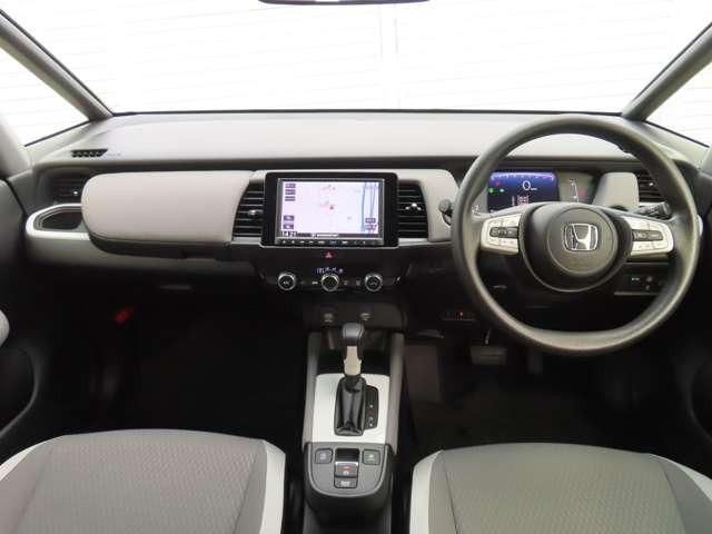 フィット クロスター　１年間走行距離無制限保証付き　ナビ　フルセグ　Ｒカメラ　ＥＴＣ　ＡＷ　ＬＥＤ　スマートキー　ＤＶＤ　ＣＤ　ミュージックプレイヤー接続可　衝突被害軽減ブレーキ　アダプティブクルーズコントロール（3枚目）