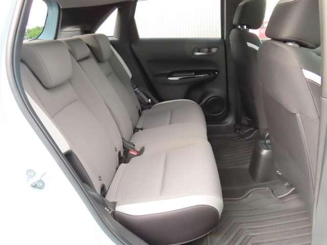 フィット クロスター　１年間走行距離無制限保証付き　ナビ　フルセグ　Ｒカメラ　ＥＴＣ　ＡＷ　ＬＥＤ　スマートキー　ＤＶＤ　ＣＤ　ミュージックプレイヤー接続可　衝突被害軽減ブレーキ　アダプティブクルーズコントロール（11枚目）