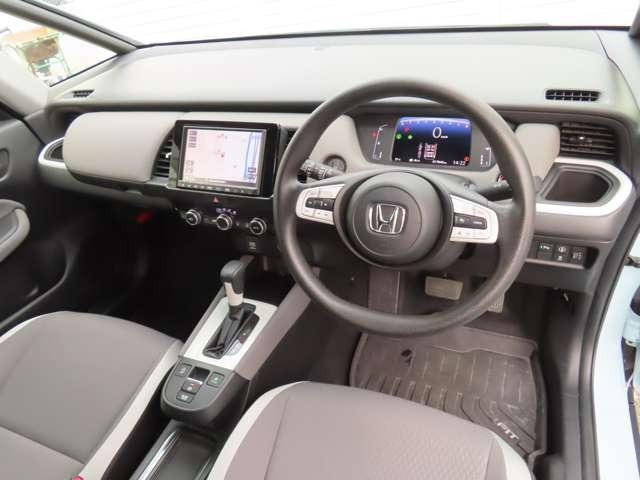 フィット クロスター　１年間走行距離無制限保証付き　ナビ　フルセグ　Ｒカメラ　ＥＴＣ　ＡＷ　ＬＥＤ　スマートキー　ＤＶＤ　ＣＤ　ミュージックプレイヤー接続可　衝突被害軽減ブレーキ　アダプティブクルーズコントロール（14枚目）