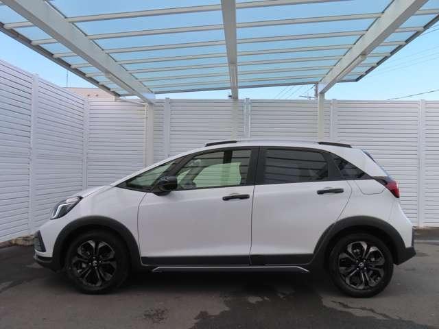 フィット ｅ：ＨＥＶクロスター　ナビ　フルセグ　Ｒカメラ　ＥＴＣ　ＬＥＤ　ＡＷ　ルーフレール　ＤＶＤ　ＣＤ　ミュージックサーバー　ミュージックプレイヤー接続可　レーンキープアシスト（7枚目）