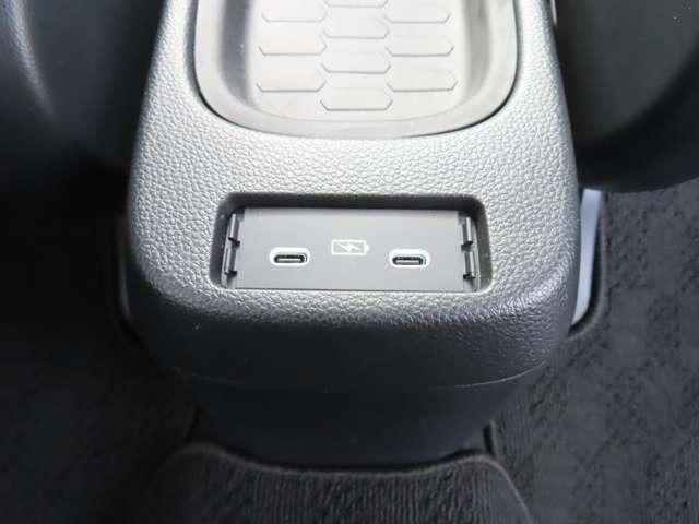 フィット ｅ：ＨＥＶクロスター　ナビ　フルセグ　Ｒカメラ　ＥＴＣ　ＬＥＤ　ＡＷ　ルーフレール　ＤＶＤ　ＣＤ　ミュージックサーバー　ミュージックプレイヤー接続可　レーンキープアシスト（12枚目）