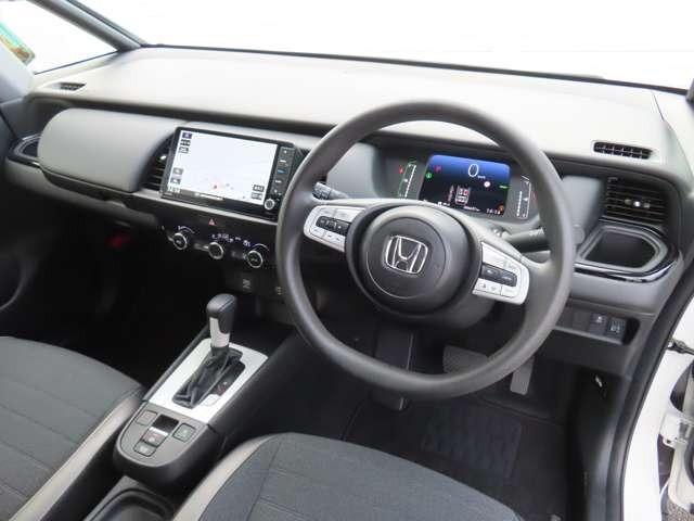 フィット ｅ：ＨＥＶクロスター　ナビ　フルセグ　Ｒカメラ　ＥＴＣ　ＬＥＤ　ＡＷ　ルーフレール　ＤＶＤ　ＣＤ　ミュージックサーバー　ミュージックプレイヤー接続可　レーンキープアシスト（16枚目）