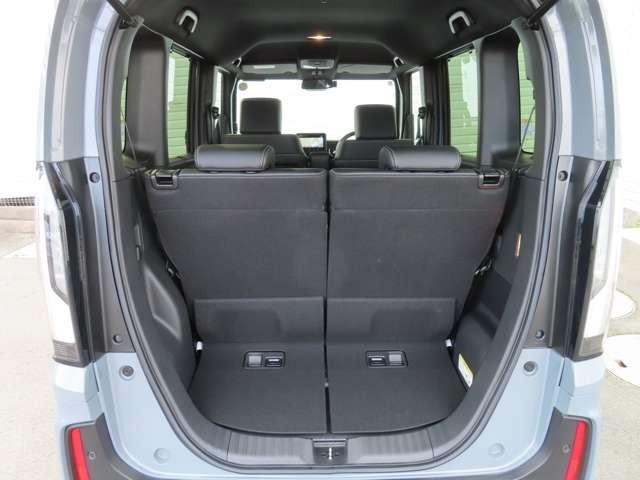 Ｎ－ＢＯＸカスタム ターボコーディネートスタイル　モノトーン　ナビ　フルセグ　Ｒカメラ　ＥＴＣ　ＡＷ　ＬＥＤ　両側（電動）スライドドア　スマートキー　ベンチシート　シートヒーター　フルフラットシート　ミュージックプレイヤー接続可　衝突被害軽減ブレーキ（9枚目）