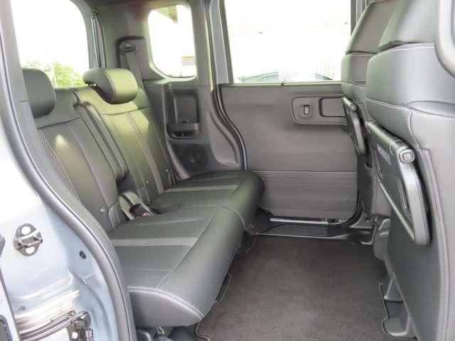 Ｎ－ＢＯＸカスタム ターボコーディネートスタイル　モノトーン　ナビ　フルセグ　Ｒカメラ　ＥＴＣ　ＡＷ　ＬＥＤ　両側（電動）スライドドア　スマートキー　ベンチシート　シートヒーター　フルフラットシート　ミュージックプレイヤー接続可　衝突被害軽減ブレーキ（11枚目）