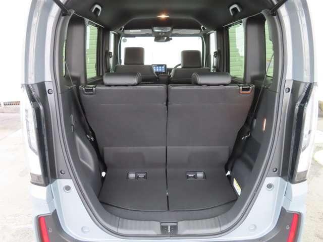 Ｎ－ＢＯＸカスタム コーディネートスタイル　モノトーン　ナビ　フルセグ　Ｒカメラ　ＥＴＣ　ＡＷ　ＬＥＤ　両側電動スライドドア　シートヒーター　ミュージックプレイヤー接続可（9枚目）