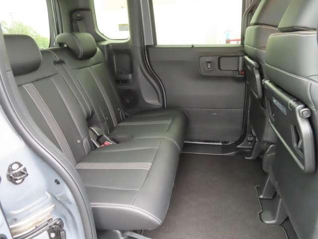 Ｎ－ＢＯＸカスタム コーディネートスタイル　モノトーン　ナビ　フルセグ　Ｒカメラ　ＥＴＣ　ＡＷ　ＬＥＤ　両側電動スライドドア　シートヒーター　ミュージックプレイヤー接続可（11枚目）