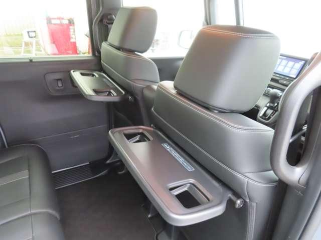 Ｎ－ＢＯＸカスタム コーディネートスタイル　モノトーン　ナビ　フルセグ　Ｒカメラ　ＥＴＣ　ＡＷ　ＬＥＤ　両側電動スライドドア　シートヒーター　ミュージックプレイヤー接続可（12枚目）