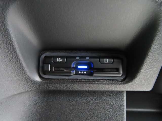 Ｎ－ＢＯＸカスタム コーディネートスタイル　モノトーン　ナビ　フルセグ　Ｒカメラ　ＥＴＣ　ＡＷ　ＬＥＤ　両側電動スライドドア　シートヒーター　ミュージックプレイヤー接続可（19枚目）