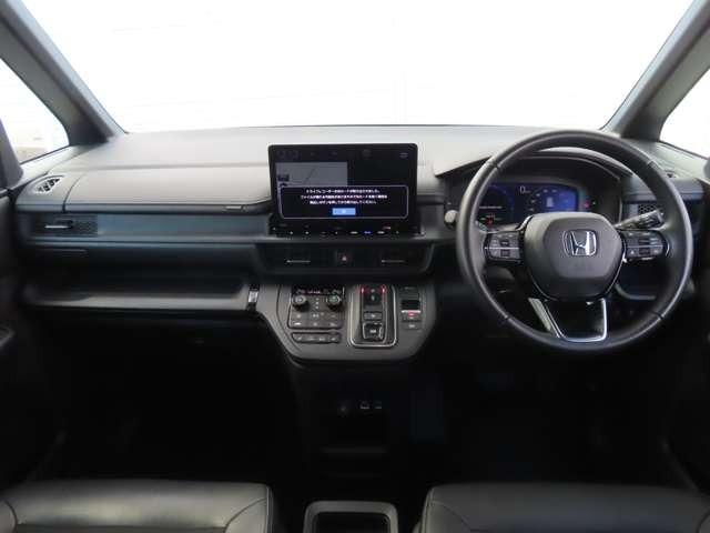 ステップワゴン ｅ：ＨＥＶスパーダ　ナビ　フルセグ　前後ドラレコ　Ｒカメラ　ＥＴＣ　ＬＥＤ　ＡＷ　フロントフォグランプ　両側電動スライドドア　シートヒーター　オットマン（3枚目）