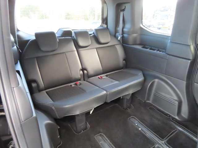 ステップワゴン ｅ：ＨＥＶスパーダ　ナビ　フルセグ　前後ドラレコ　Ｒカメラ　ＥＴＣ　ＬＥＤ　ＡＷ　フロントフォグランプ　両側電動スライドドア　シートヒーター　オットマン（12枚目）