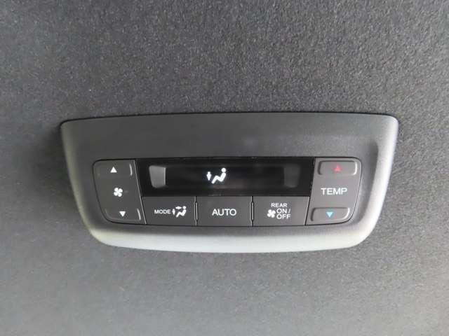 ステップワゴン ｅ：ＨＥＶスパーダ　ナビ　フルセグ　前後ドラレコ　Ｒカメラ　ＥＴＣ　ＬＥＤ　ＡＷ　フロントフォグランプ　両側電動スライドドア　シートヒーター　オットマン（18枚目）