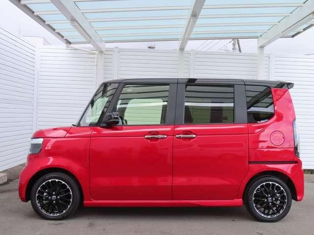 Ｎ－ＢＯＸカスタム ターボコーディネートスタイル　２トーン　ナビ　フルセグ　Ｒカメラ　ＥＴＣ　ＡＷ　ＬＥＤ　両側（電動）スライドドア　スマートキー　ベンチシート　シートヒーター　フルフラットシート　ミュージックプレイヤー接続可　衝突被害軽減ブレーキ（7枚目）