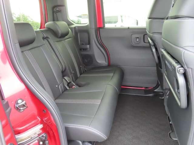 Ｎ－ＢＯＸカスタム ターボコーディネートスタイル　２トーン　ナビ　フルセグ　Ｒカメラ　ＥＴＣ　ＡＷ　ＬＥＤ　両側（電動）スライドドア　スマートキー　ベンチシート　シートヒーター　フルフラットシート　ミュージックプレイヤー接続可　衝突被害軽減ブレーキ（11枚目）