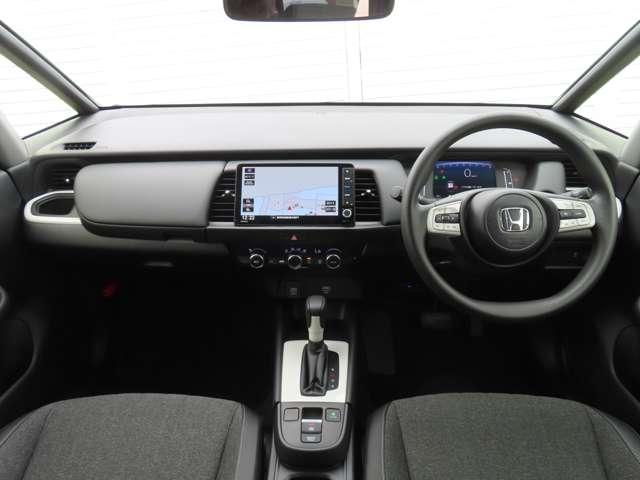 フィット ホーム　ナビ　フルセグ　Ｒカメラ　ＥＴＣ　ＬＥＤ　ミュージックプレイヤー接続可　スマートキー　衝突被害軽減ブレーキ　盗難防止装置　横滑り防止装置（3枚目）