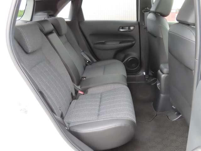 フィット ホーム　ナビ　フルセグ　Ｒカメラ　ＥＴＣ　ＬＥＤ　ミュージックプレイヤー接続可　スマートキー　衝突被害軽減ブレーキ　盗難防止装置　横滑り防止装置（11枚目）