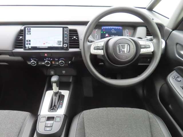 フィット ホーム　ナビ　フルセグ　Ｒカメラ　ＥＴＣ　ＬＥＤ　ミュージックプレイヤー接続可　スマートキー　衝突被害軽減ブレーキ　盗難防止装置　横滑り防止装置（12枚目）