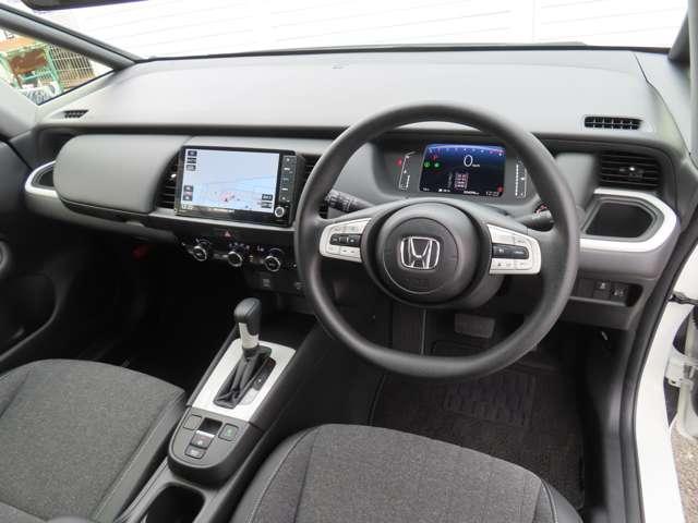 フィット ホーム　ナビ　フルセグ　Ｒカメラ　ＥＴＣ　ＬＥＤ　ミュージックプレイヤー接続可　スマートキー　衝突被害軽減ブレーキ　盗難防止装置　横滑り防止装置（14枚目）