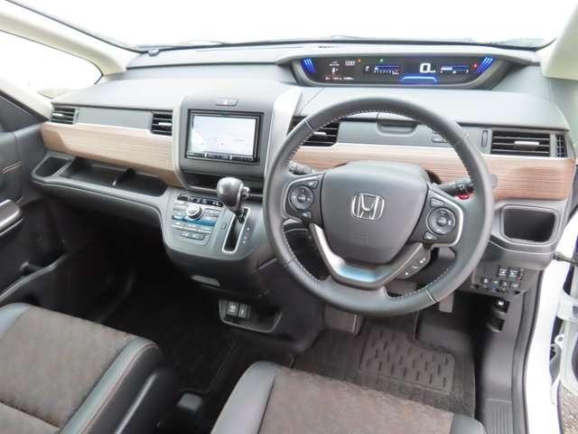 フリード＋ クロスター　ナビ　フルセグ　Ｒカメラ　ＥＴＣ　ＡＷ　ＬＥＤ　衝突被害軽減ブレーキ　アダプティブクルーズコントロール　レーンキープアシスト　ミュージックプレイヤー接続可（14枚目）