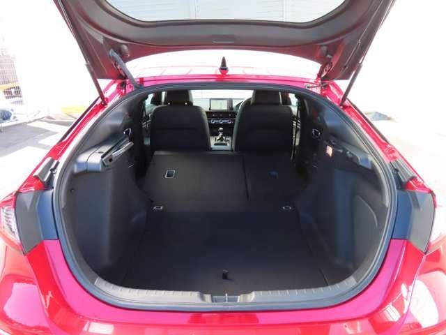 シビック ＲＳ　ナビ　フルセグ　Ｒカメラ　ＥＴＣ　ＡＷ　ＬＥＤ　衝突被害軽減ブレーキ　アダプティブクルーズコントロール　レーンキープアシスト　オートマチックハイビーム（11枚目）