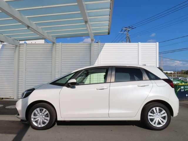 フィット ホーム　Ｒカメラ　ＥＴＣ　ＬＥＤ　ディスプレイオーディオ　スマートキー　ミュージックプレイヤー接続可　衝突被害軽減ブレーキ　アダプティブクルーズコントロール　レーンキープアシスト　障害物センサー（7枚目）