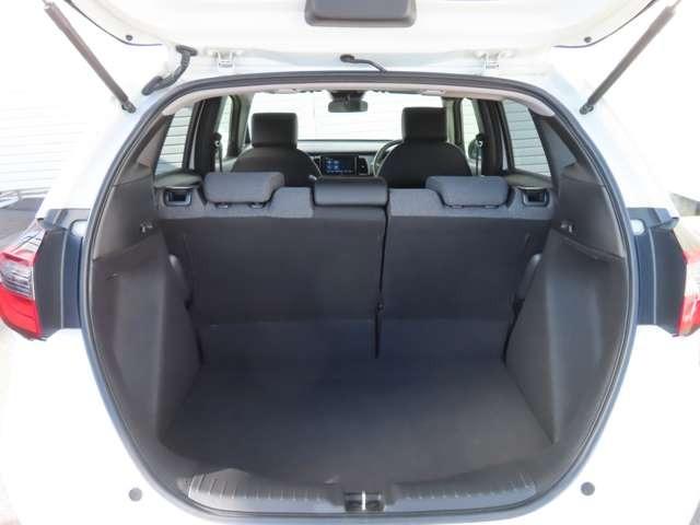 フィット ホーム　Ｒカメラ　ＥＴＣ　ＬＥＤ　ディスプレイオーディオ　スマートキー　ミュージックプレイヤー接続可　衝突被害軽減ブレーキ　アダプティブクルーズコントロール　レーンキープアシスト　障害物センサー（9枚目）