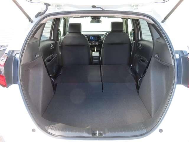 フィット ホーム　Ｒカメラ　ＥＴＣ　ＬＥＤ　ディスプレイオーディオ　スマートキー　ミュージックプレイヤー接続可　衝突被害軽減ブレーキ　アダプティブクルーズコントロール　レーンキープアシスト　障害物センサー（10枚目）