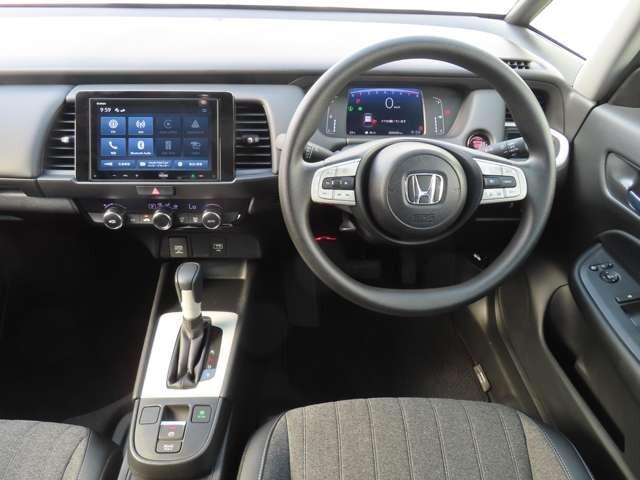 フィット ホーム　Ｒカメラ　ＥＴＣ　ＬＥＤ　ディスプレイオーディオ　スマートキー　ミュージックプレイヤー接続可　衝突被害軽減ブレーキ　アダプティブクルーズコントロール　レーンキープアシスト　障害物センサー（12枚目）