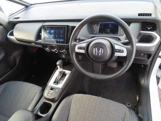 フィット ホーム　Ｒカメラ　ＥＴＣ　ＬＥＤ　ディスプレイオーディオ　スマートキー　ミュージックプレイヤー接続可　衝突被害軽減ブレーキ　アダプティブクルーズコントロール　レーンキープアシスト　障害物センサー（14枚目）