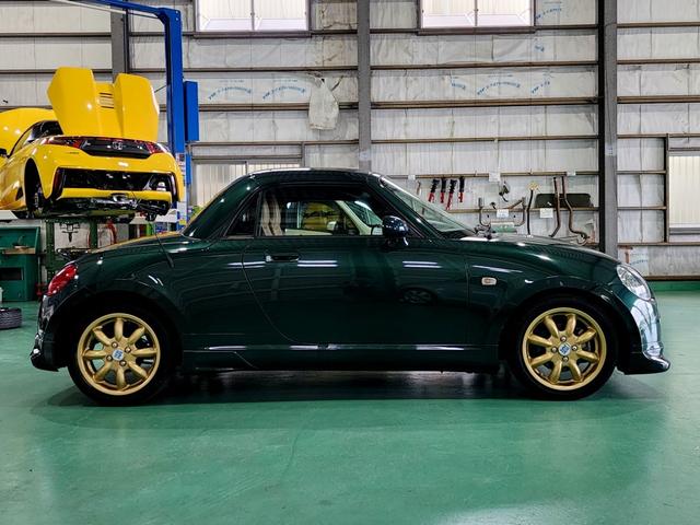 コペン タンレザーエディション　４ＡＴ　タンレザーシート　純正フルエアロ　ＭＯＭＯウッドハンドル　ＭＩＮＩＬＩＴＥアルミホイール　ＳＨＯＷＡサスペンション　シートヒーター　ＥＴＣ　専門店整備済み　屋内展示車両（7枚目）