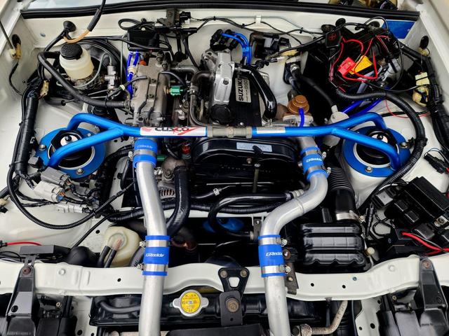 カプチーノ ベースグレード　５速ミッション　走行距離８５０００ＫＭ台　ＢＲＫ車高調　パナスポーツアルミホイール　社外マフラー　社外インタークーラー　ＭＯＭＯハンドル　ＥＴＣ　専門店整備済み　屋内展示車両（2枚目）