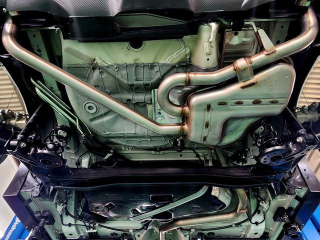 スイフトスポーツ ベースグレード 6速ミッション モンスタースポーツ フロント、サイド リア アンダースポイラー フレームブレース フロント センター クラッチペダル 社外アルミホイール ビークルフィールドECU 屋内展示車両(8枚目)