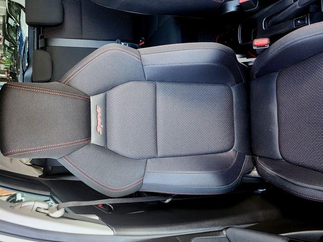 スイフトスポーツ ベースグレード 6速ミッション モンスタースポーツ フロント、サイド リア アンダースポイラー フレームブレース フロント センター クラッチペダル 社外アルミホイール ビークルフィールドECU 屋内展示車両(17枚目)