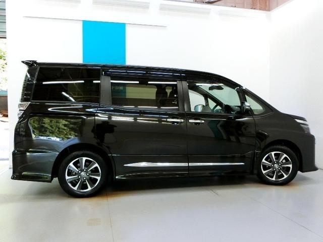 ヴォクシー ZS 煌III ワンオーナー 衝突被害軽減システム 横滑り防止機能 ABS エアバッグ オートクルーズコントロール 盗難防止装置 アイドリングストップ バックカメラ 後席モニター ETC ミュージックプレイヤー接続可(4枚目)